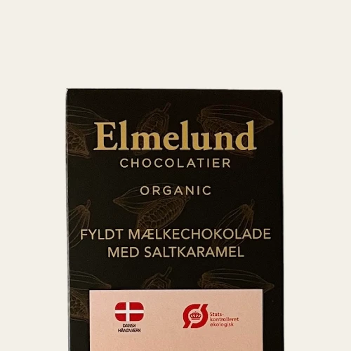 Elmelunds logo på chokoladeplade med saltkaramel