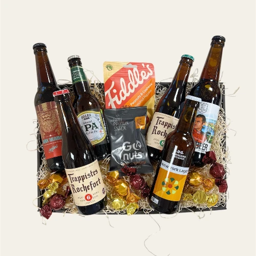 Stor gavekurv med assorterede specialøl og nødder