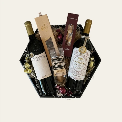 Gavekurv med rødvin, hvidvin og søde lækkerier