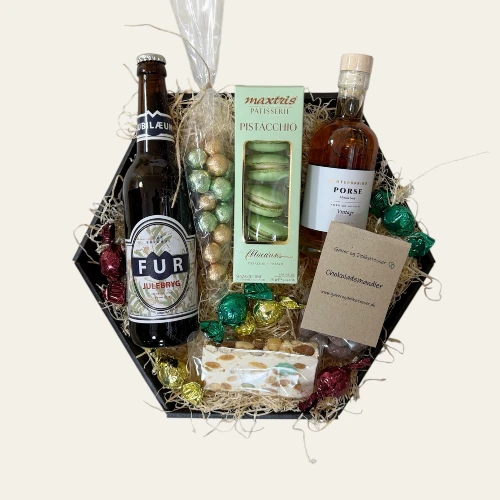 Julegavekurv med julebryg og porse snaps